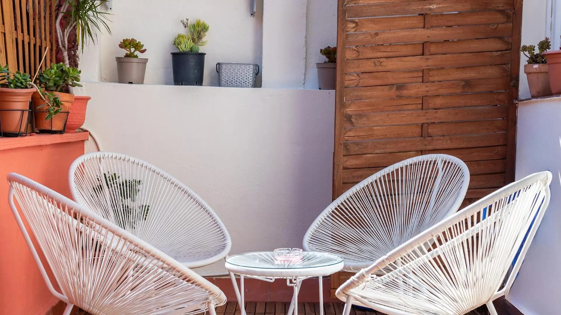 Spacious & Sunny Apt With Terrace In The City Center 巴塞罗那