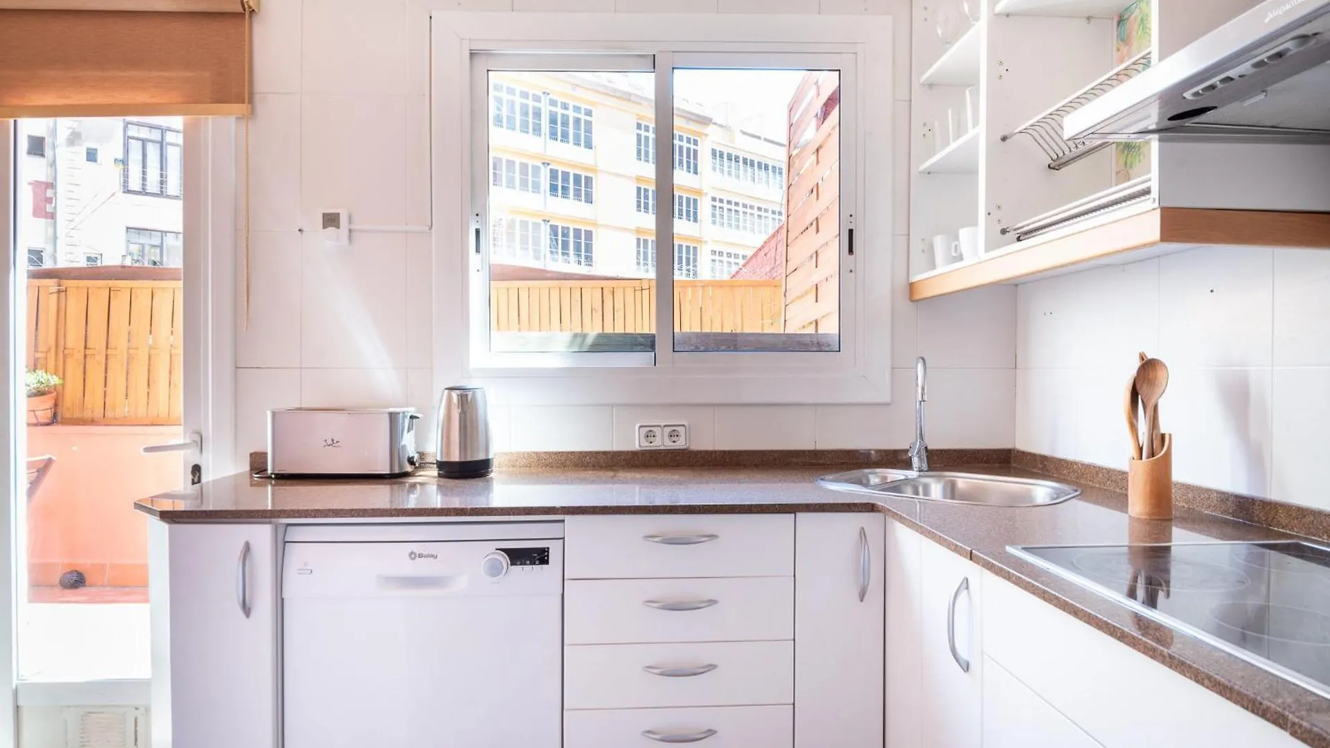 Spacious & Sunny Apt With Terrace In The City Center 巴塞罗那 西班牙