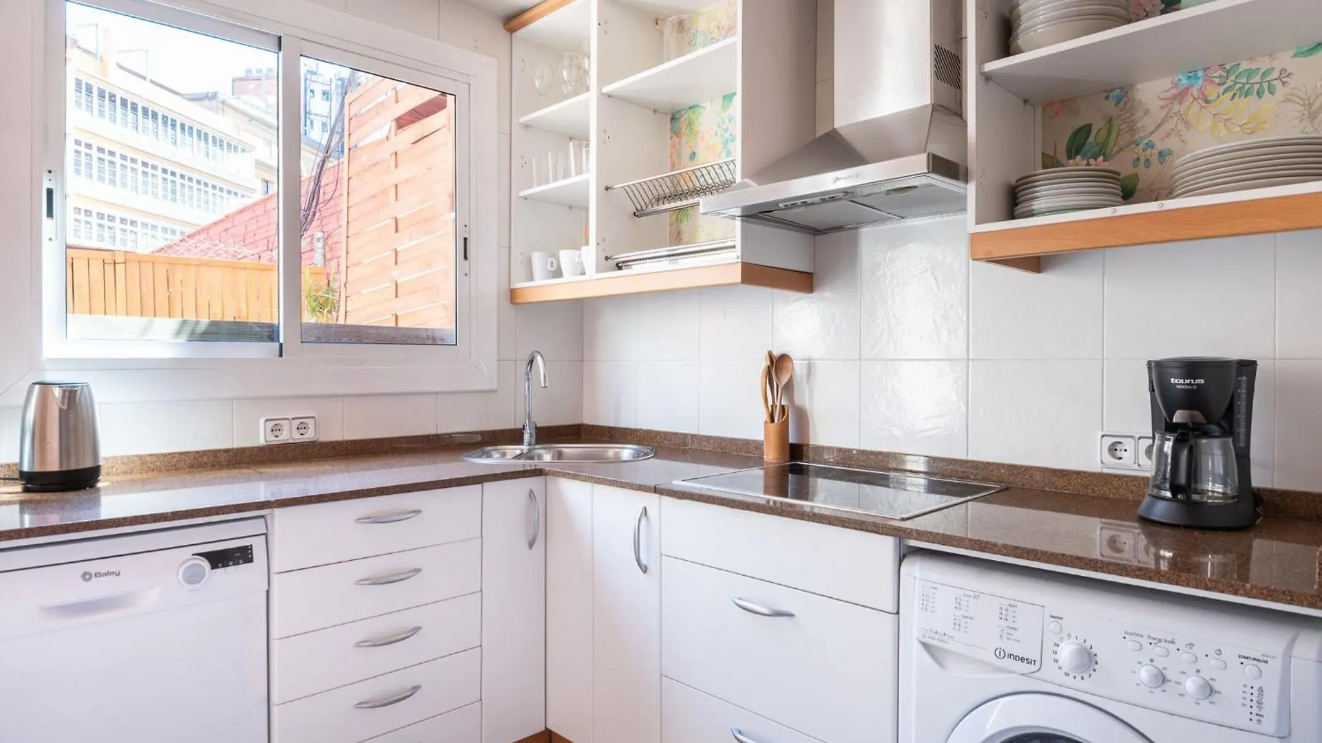 Spacious & Sunny Apt With Terrace In The City Center 巴塞罗那 0*,  西班牙
