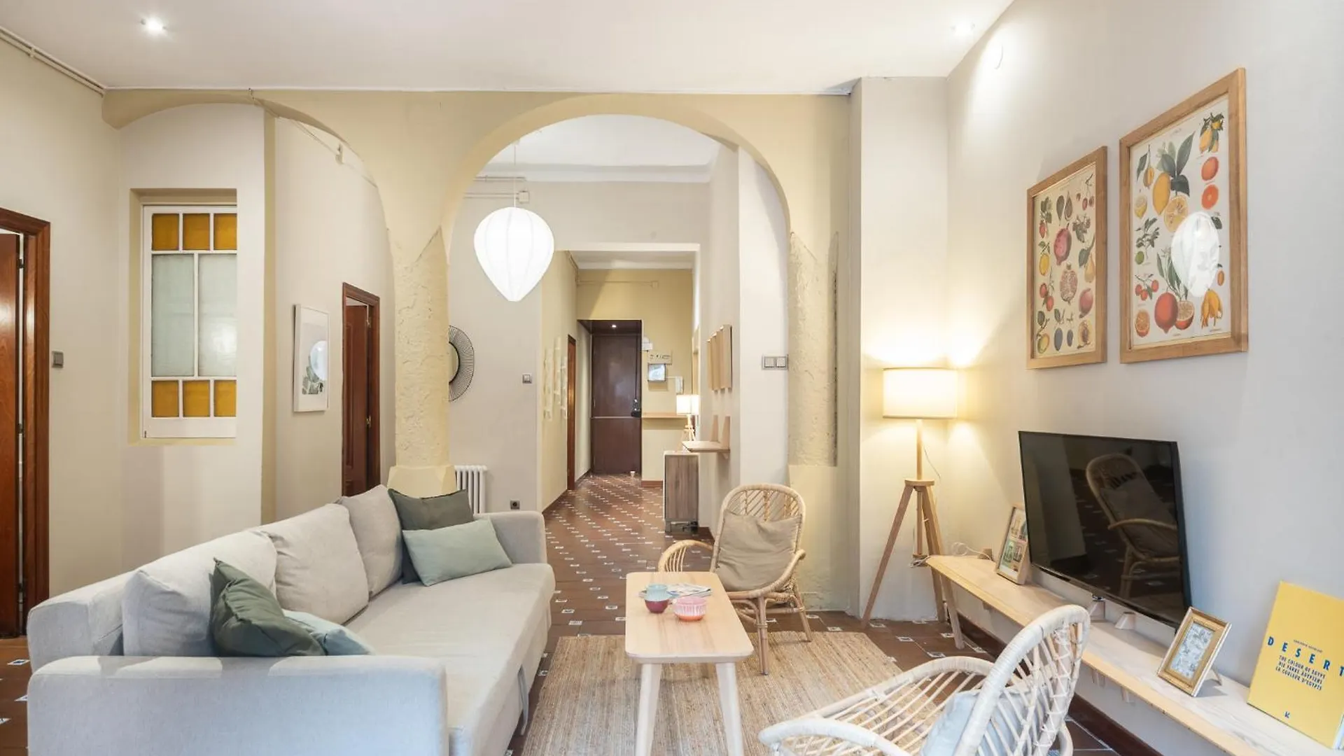 Spacious & Sunny Apt With Terrace In The City Center 巴塞罗那 0*,