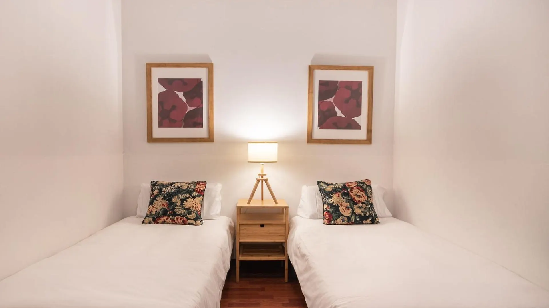 Spacious & Sunny Apt With Terrace In The City Center 巴塞罗那 公寓